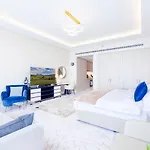 Iconic Views At The Palm Tower Suite