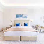 Iconic Views At The Palm Tower Suite