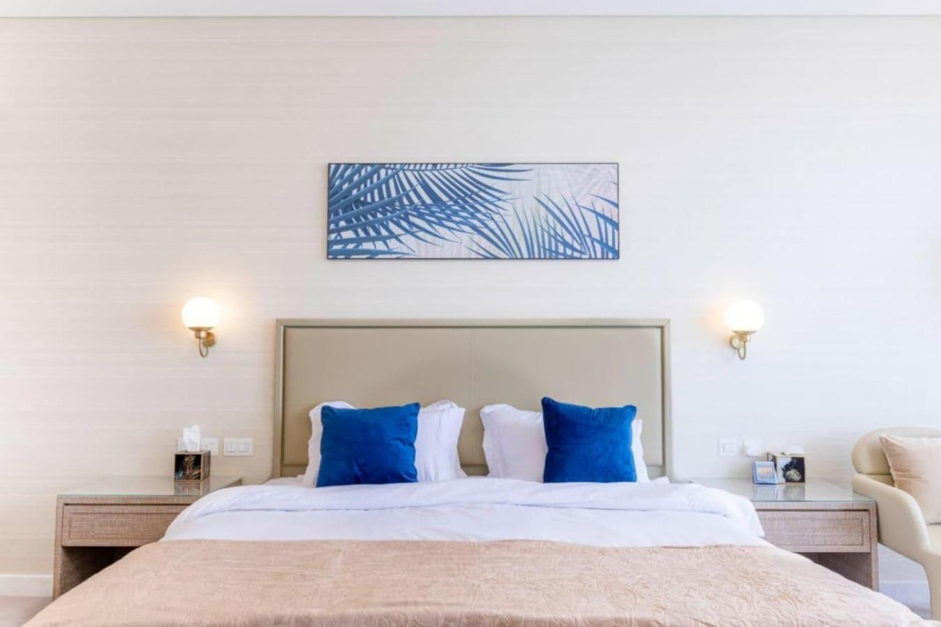 Iconic Views At The Palm Tower Dubai
