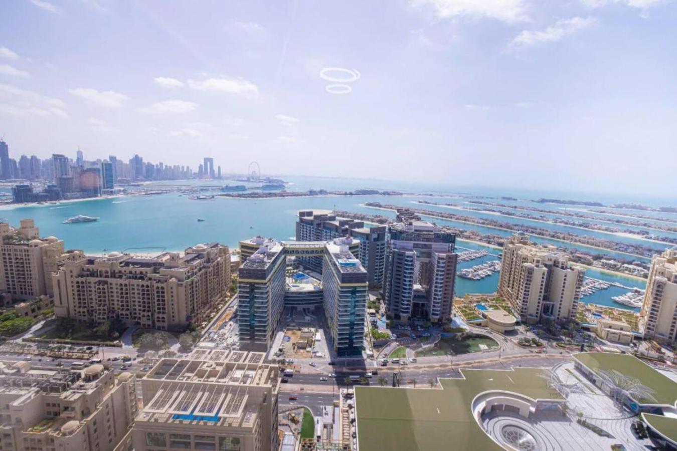 Iconic Views At The Palm Tower Apartment